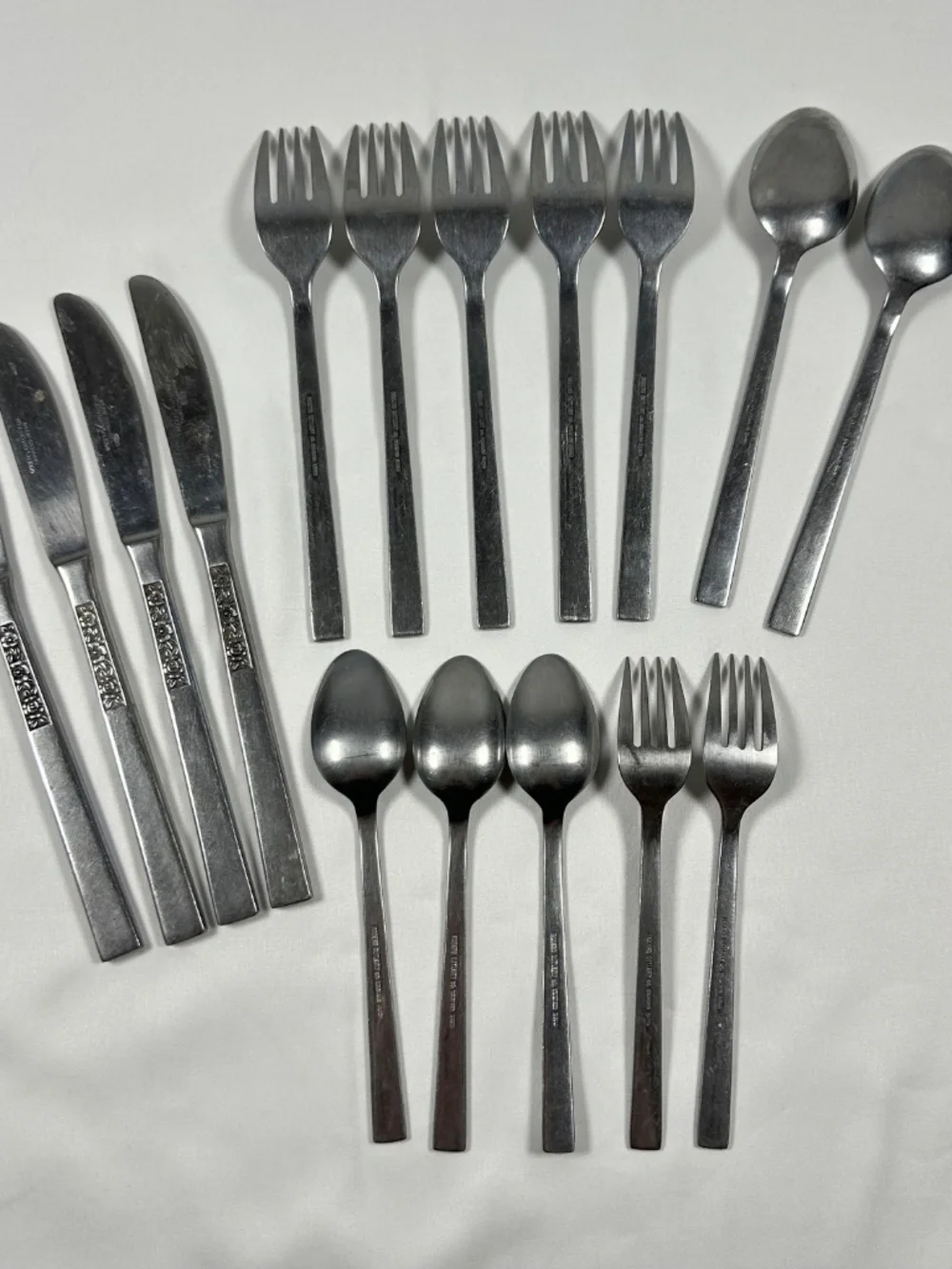 Flatware Roger Cutlery Co Stainless Japan Dorette Pattern 16 Piece 1970s